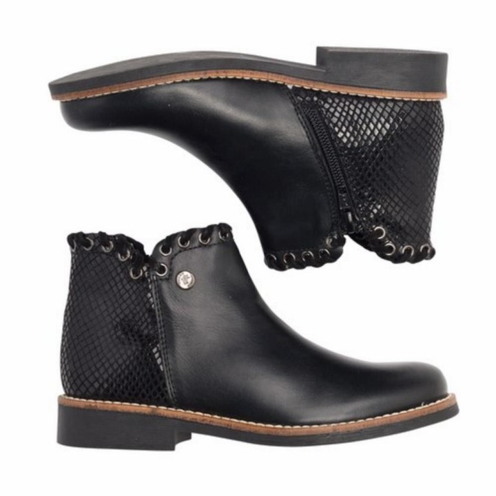 Botin de piel para niñas y adolescentes.