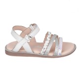 Sandalia en piel con tiras y cierre de velcro
