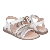 Sandalia en piel con tiras y cierre de velcro