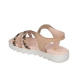 Sandalia toda en piel con suela hiper flexible.