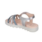 Sandalia toda en piel con suela hiper flexible.
