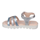 Sandalia toda en piel con suela hiper flexible.