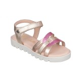 Sandalia toda en piel con suela hiper flexible.