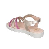 Sandalia toda en piel con suela hiper flexible.