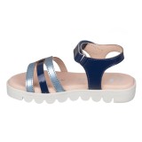 Sandalia toda en piel con suela hiper flexible.
