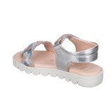 Sandalia toda en piel con suela hiper flexible.