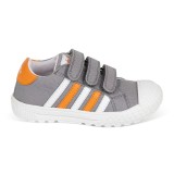 Deportivo tres velcros. Gris