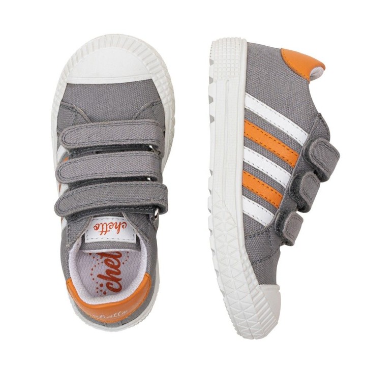 Deportivo tres velcros. Gris