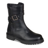 Bota lisa con hebilla cruzada