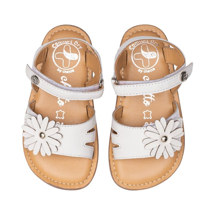 SANDALIA BAREFOOT BLANCA – FLOR EN RELIEVE Y ELEGANCIA ATEMPORAL