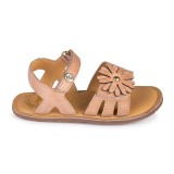 SANDALIA BAREFOOT ROSA – FLOR DELICADA Y SUAVIDAD PASTEL
