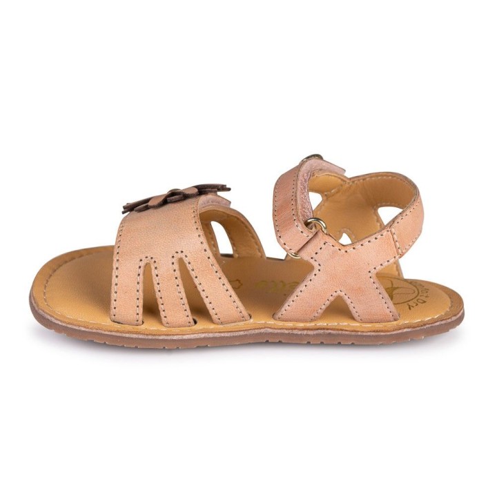 SANDALIA BAREFOOT ROSA – FLOR DELICADA Y SUAVIDAD PASTEL