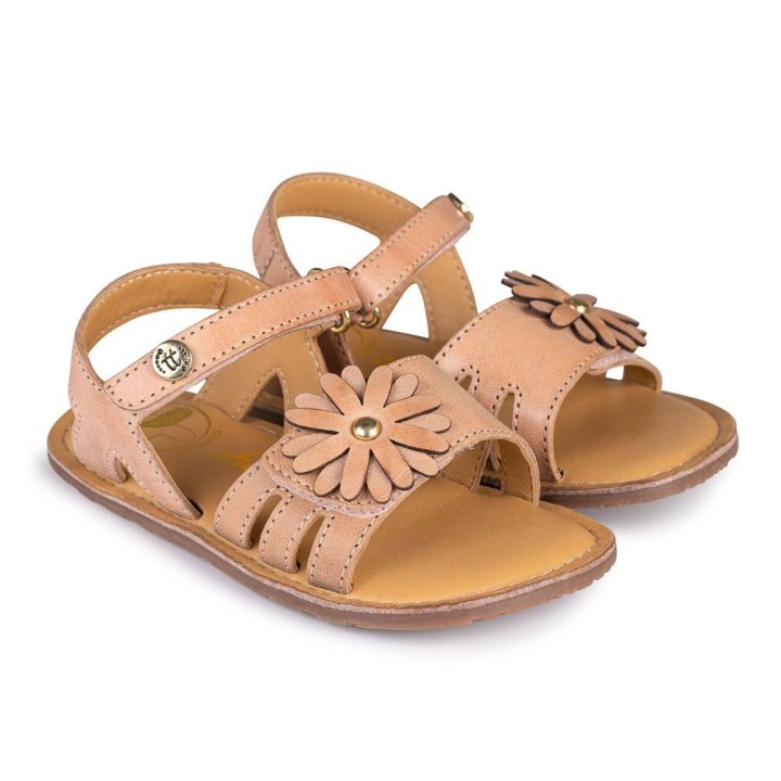 SANDALIA BAREFOOT ROSA – FLOR DELICADA Y SUAVIDAD PASTEL