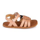 SANDALIA BAREFOOT ROSA - SUAVIDAD Y ENCANTO CON MARIQUITA EN RELIEVE