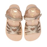 SANDALIA CORAZÓN BAREFOOT ORO - BRILLO SUTIL Y DISEÑO ROMÁNTICO