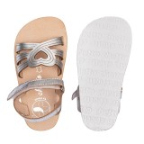 SANDALIA CORAZÓN BAREFOOT PLATA - DESTELLOS SOFISTICADOS CON TOQUE MODERNO