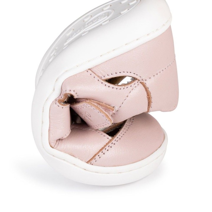 SANDALIA CERRADA BAREFOOT ROSA – DULZURA Y LIGEREZA
