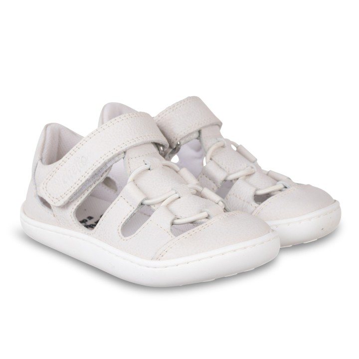 SANDALIA CERRADA BAREFOOT BLANCO – ELEGANCIA Y COMODIDAD