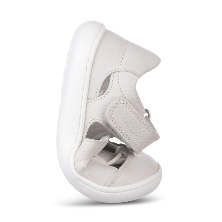 SANDALIA CERRADA BAREFOOT BLANCO – ELEGANCIA Y COMODIDAD