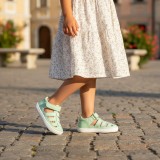 SANDALIA BAREFOOT SEMIABIERTA BABY FREE VERDE