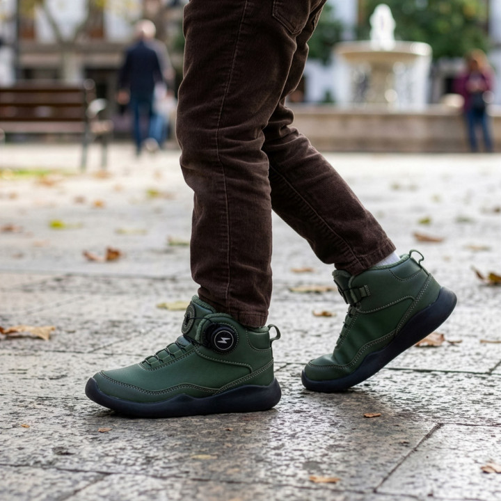 DEPORTIVAS TIPO BOTA BAREFOOT CIERRE DIAL VERDE